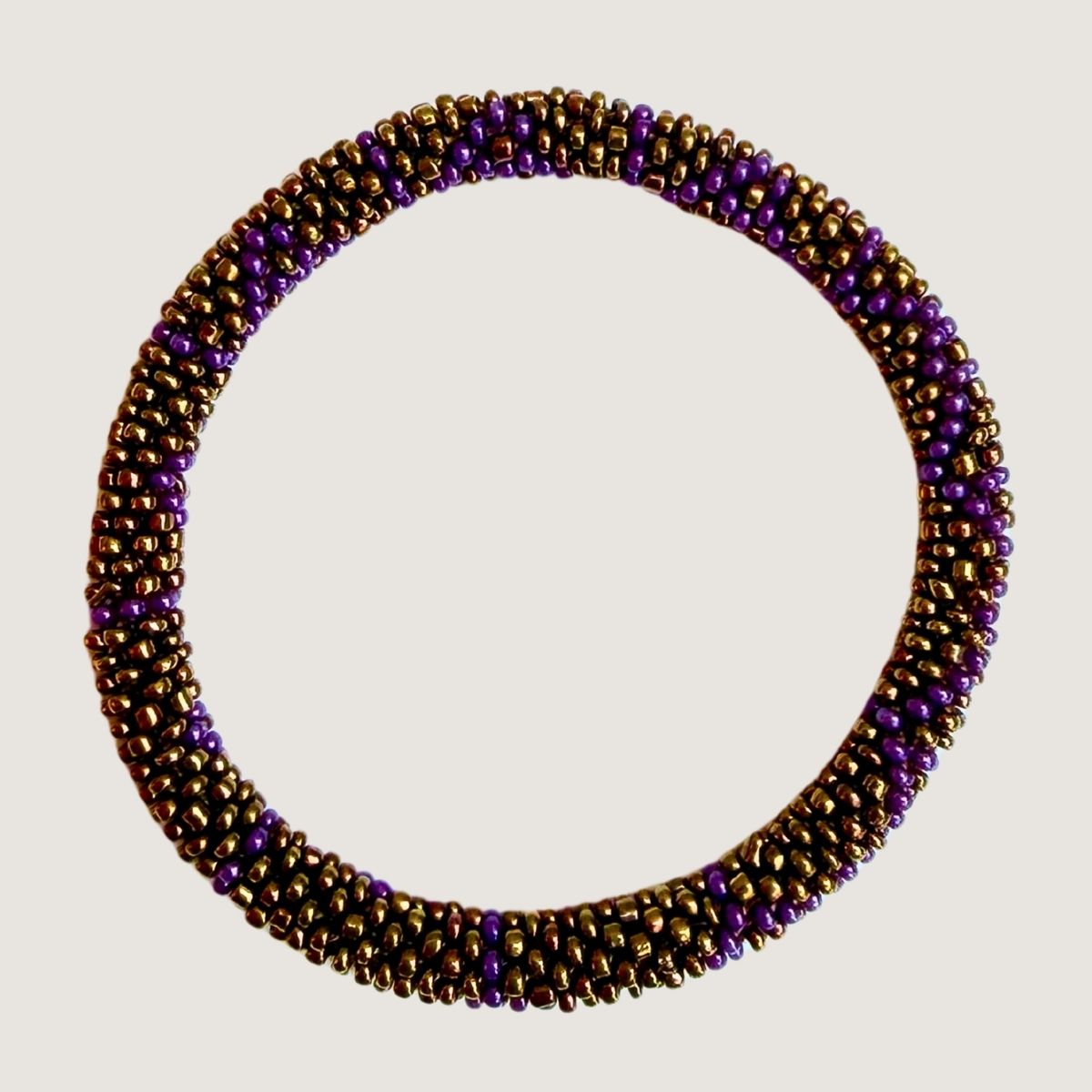 Brun foncé et violet