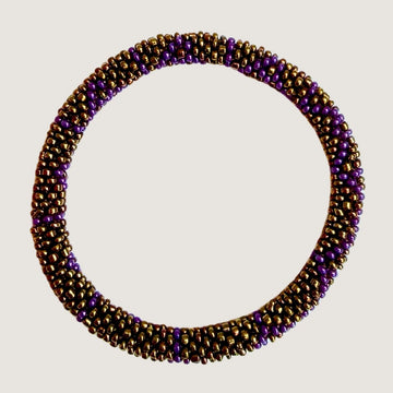 Brun foncé et violet